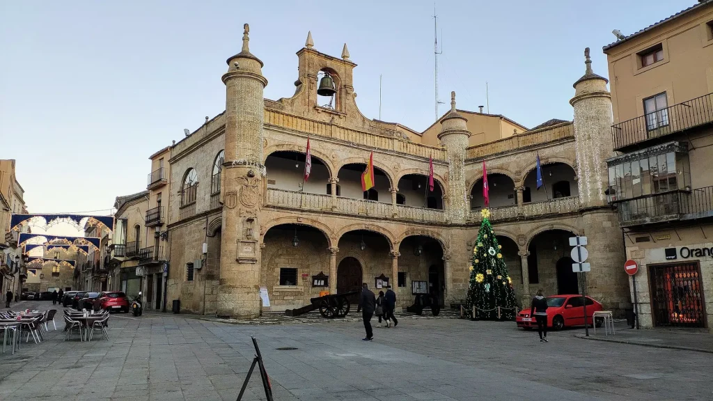 plaza-mayor-ciudad-rodrigo-donde-estaban-mazmorras-otras-curiosidades-que-sorprenderan_98